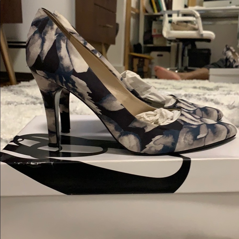 Navy blue and white floral pumps